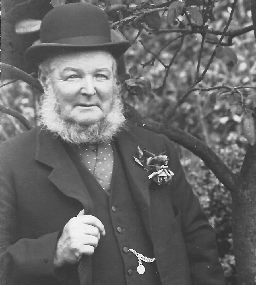 sm-(25)--Great-GrandFather-----John-Dilnot-Smith-at-'Belle-Vue'