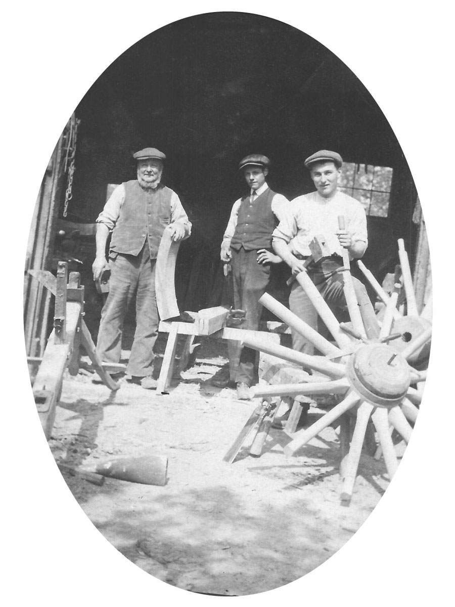 John and Dickie Dilnot Smith, 1905